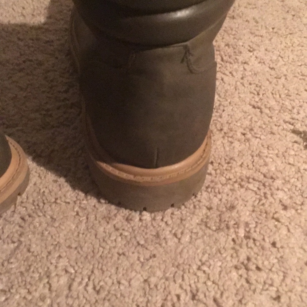 Shoes - Picture 3 of 4